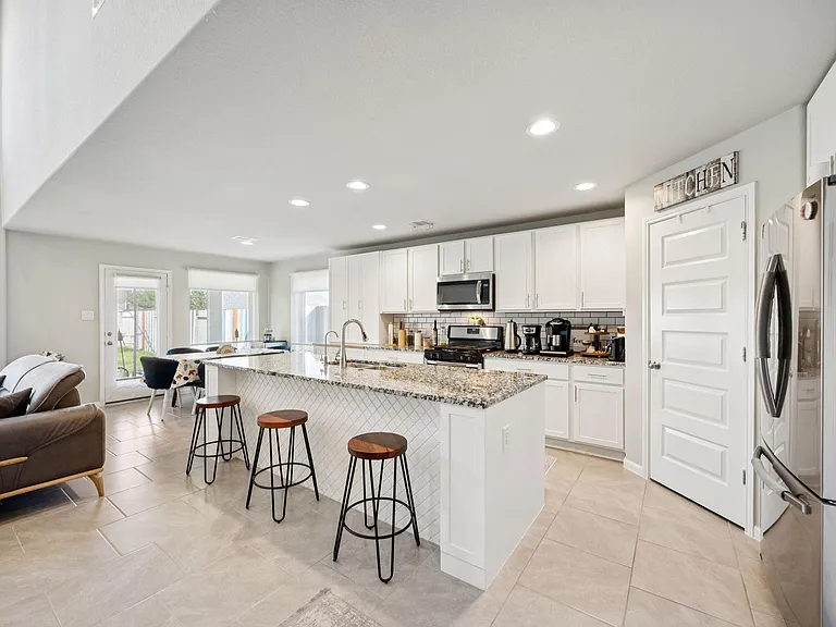 21030 Albany Landing Ln — Photo 5