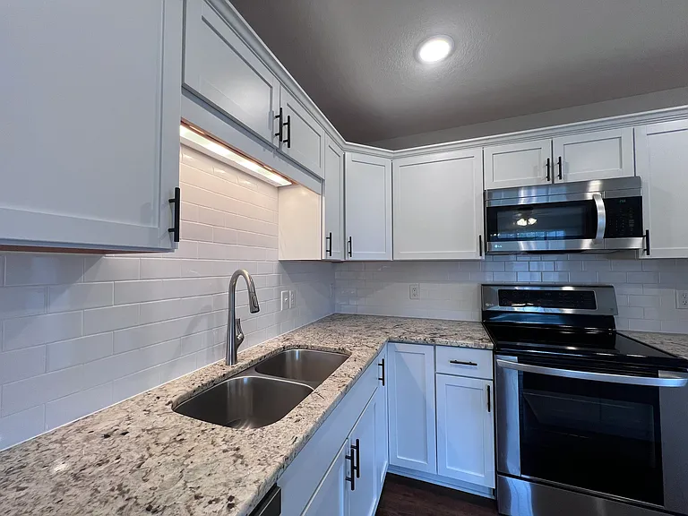 3228 Gateway Drunit B — Photo 1