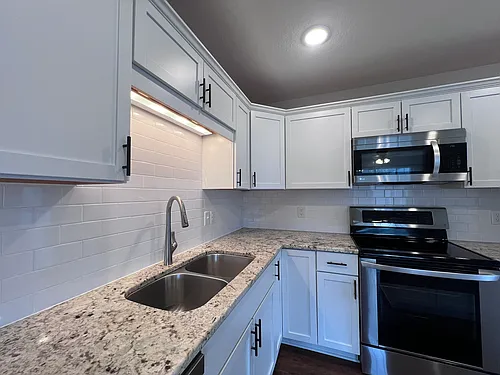3228 Gateway Drunit B Photo 1