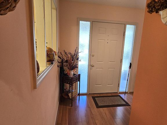 5th image of 615 Clarendon Pl