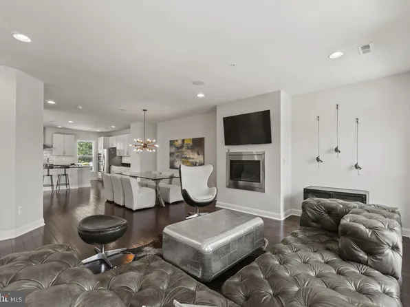 11816 Mango Ln, Gaithersburg, MD 20878