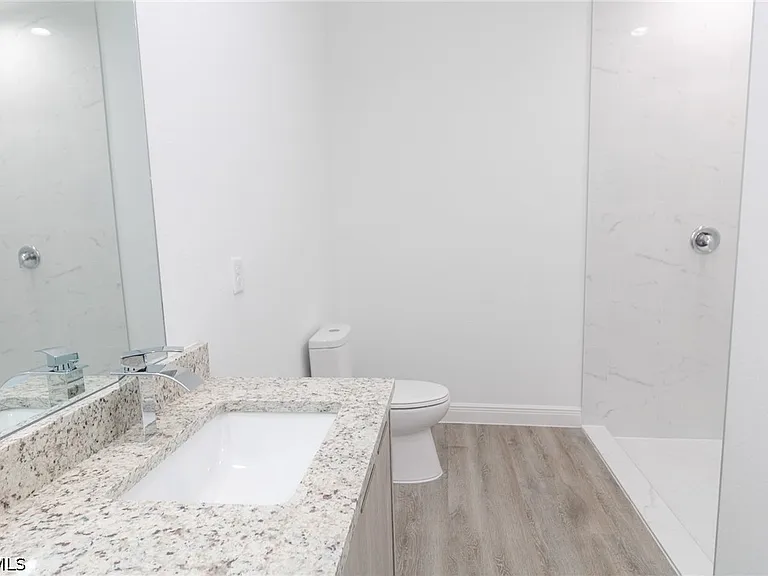 1217 Cellini St E — Photo 20