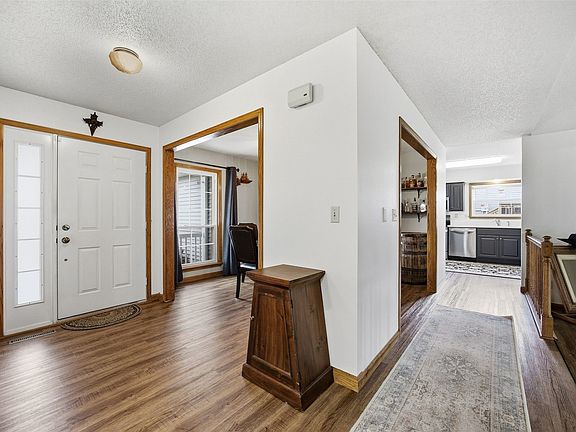 4th image of 7412 Berkshire Dr NE