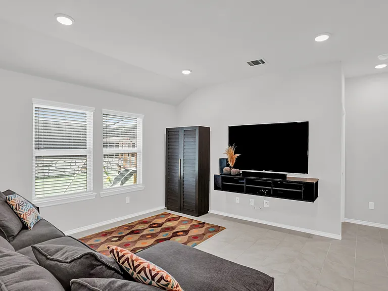 1111 Meadow Side Dr — Photo 9