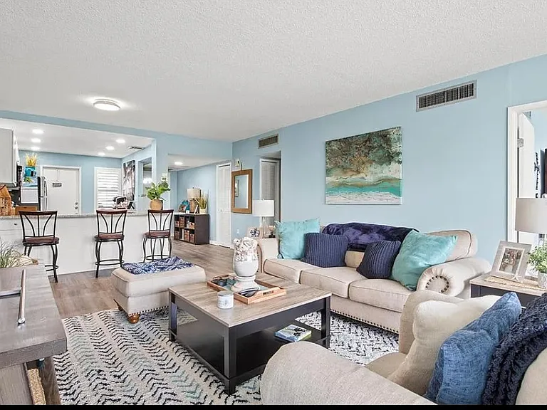 Living Room/Breakfast space