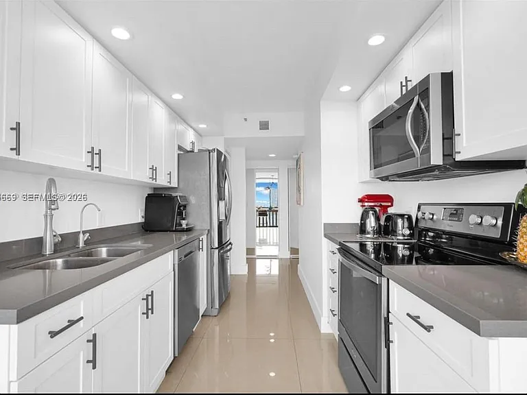 1000 W Island Blvd #2508 — Photo 37