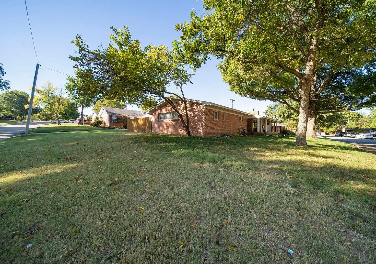 Spacious Midtown Ranch In Patrick Henry School District! — Photo 3