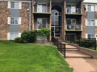 1621 N Windsor Dr APT 214, Arlington Heights, IL 60004