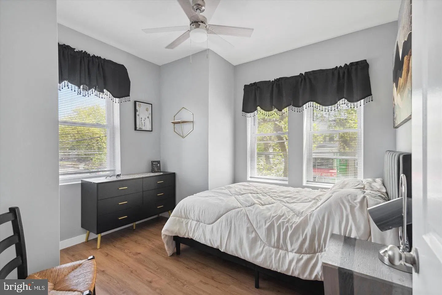 2 bed, 1.0 bath, 600 sqft, $1,300 — Photo 3