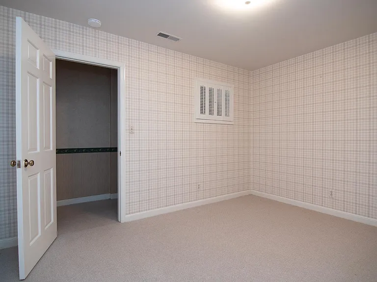 1313 Grove Rd — Photo 35