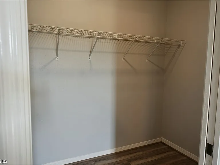 563 Chamonix Ave S — Photo 10