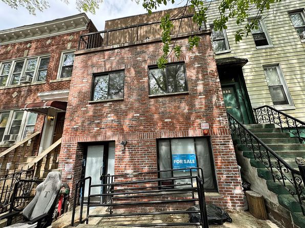 1115 Hancock St