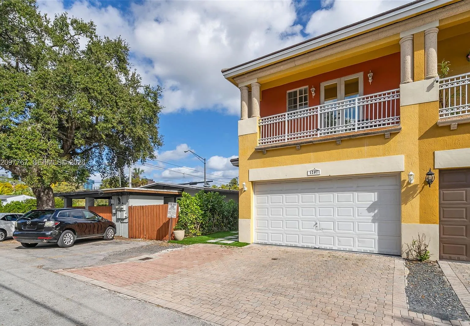 Lauderdale — Photo 4