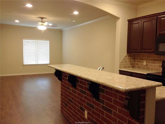 4th image of 98 Forest Dr #98