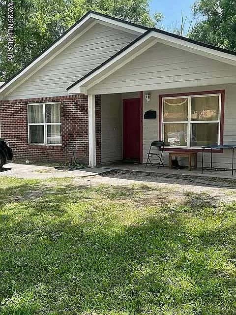 4 bed, 1384 sqft, $1,850 — Photo 1