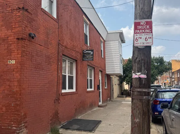 901 Winton St, Philadelphia, PA 19148