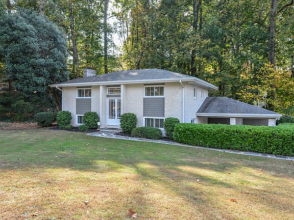 2nd image of 3243 Leslie Ln NE