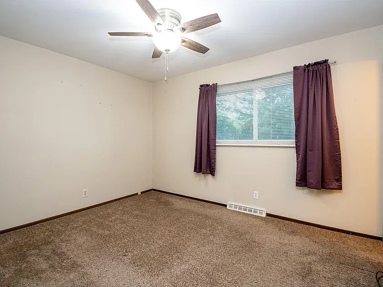2405 W Carriage Ln — Photo 14