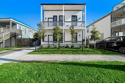 920 Avenue L Photo 1