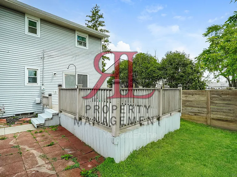 3501 Woodlawn Ave — Photo 17