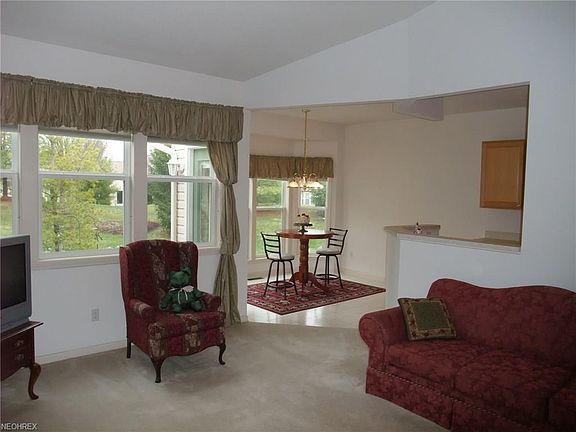 3rd image of 9853 Country Club Cir