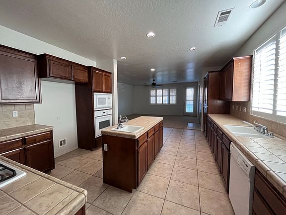 4th image of 1356 Vineyard Pl