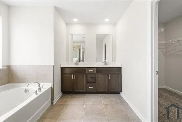 5 bed, 2546 sqft, $3,125 — Photo 3