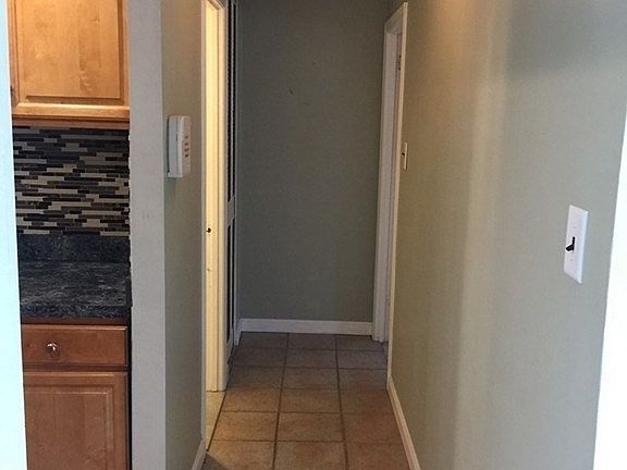 4th image of 25 Greentree Ln APT 11