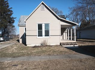 208 S H St, Tilton, IL 61833