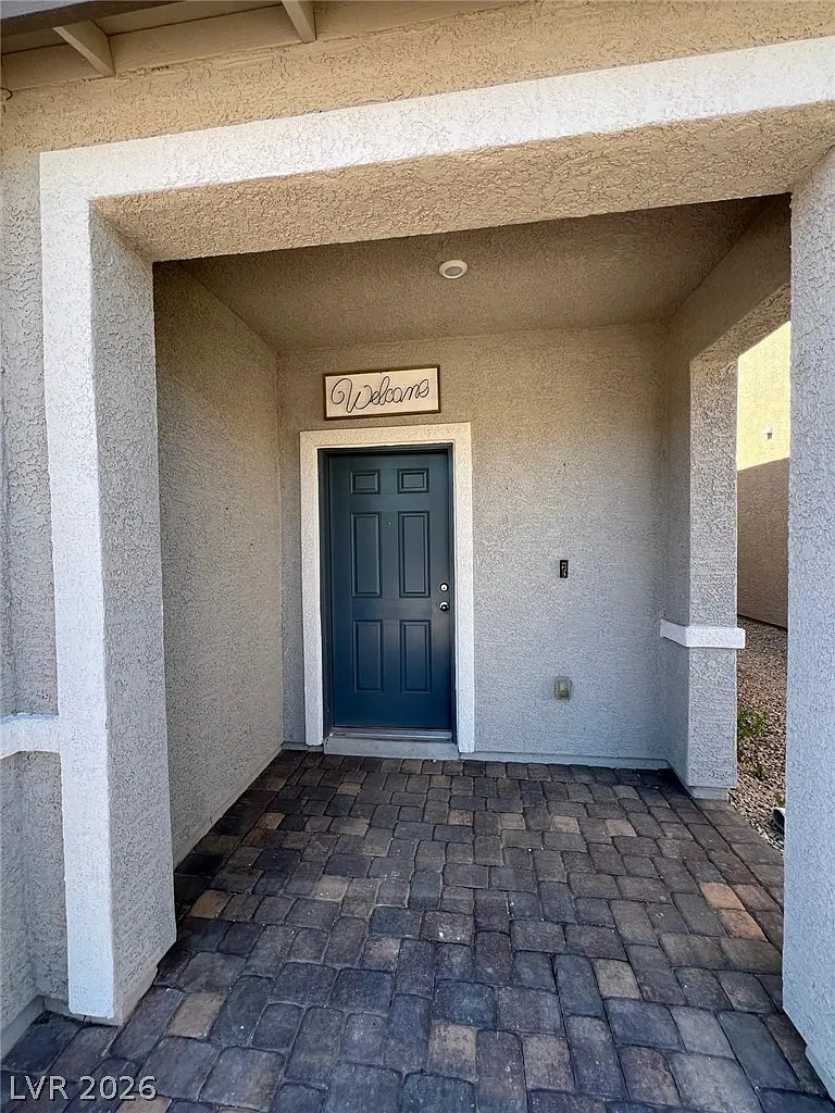 4 bed, 3.0 bath, 2526 sqft, $2,900 — Photo 3