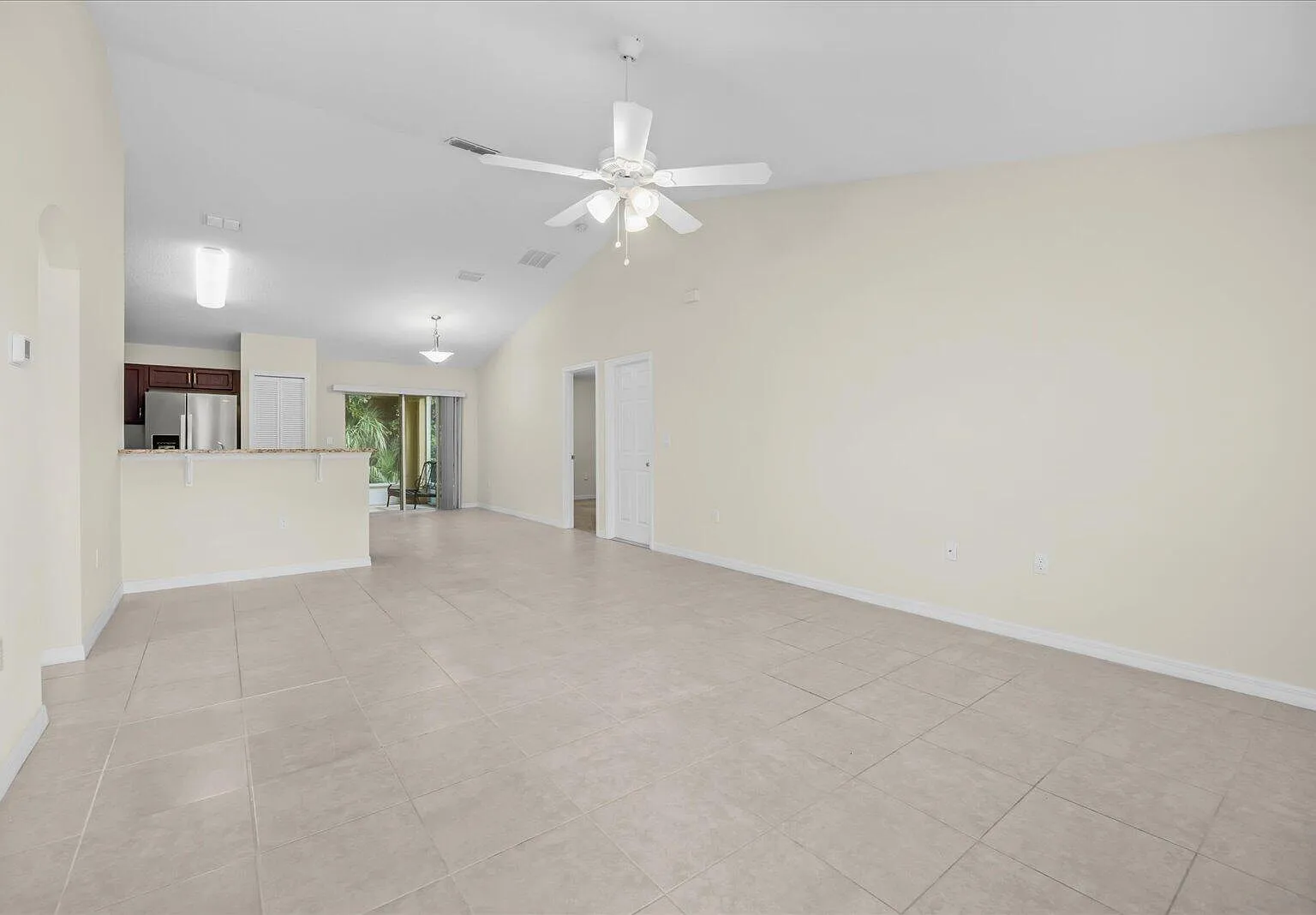3 bed, 2.0 bath, 1280 sqft, $2,350 — Photo 4