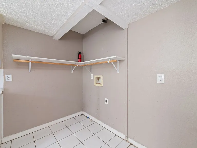 Newly Renovated Apartment In Houston — Photo 22