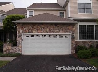 16 Pebble Beach Dr, Livingston, NJ 07039