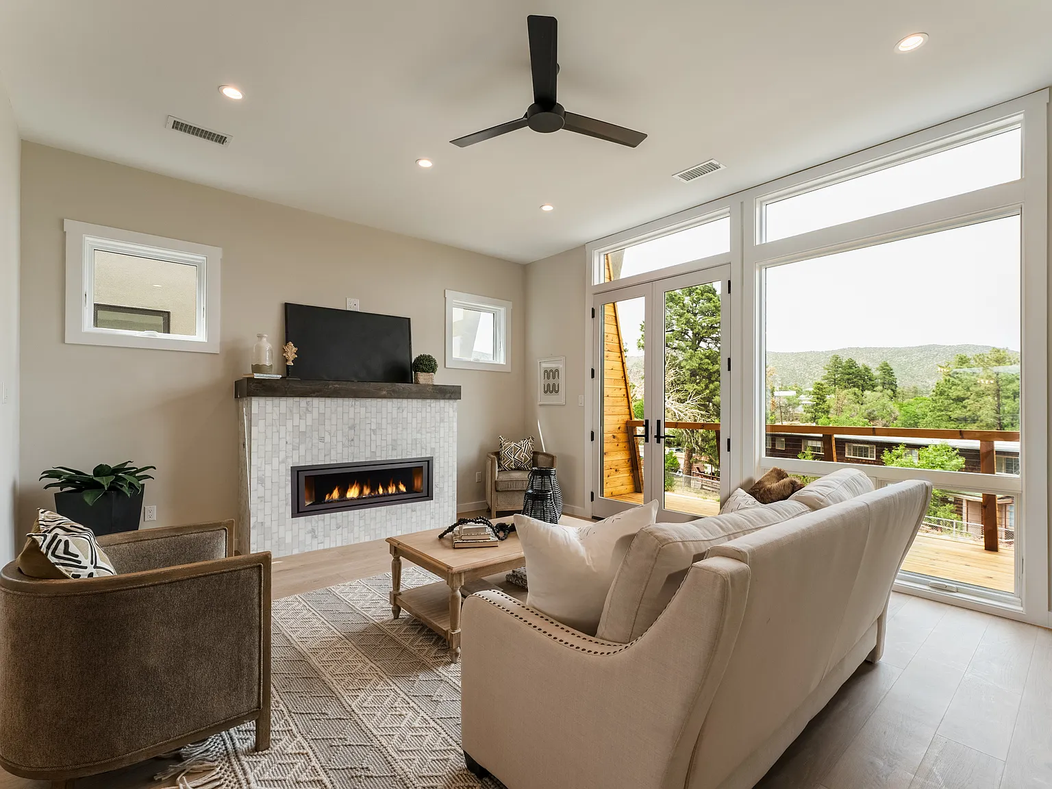 3 bed, 3.5 bath, 2366 sqft, $4,300 — Photo 2