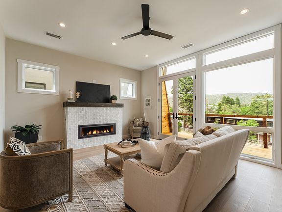 Living room - Staged