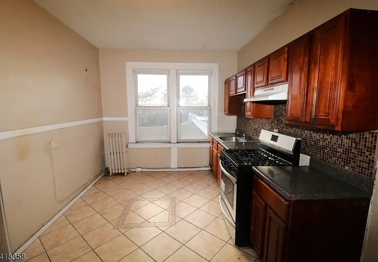 413 Lyons Ave #2L — Photo 12
