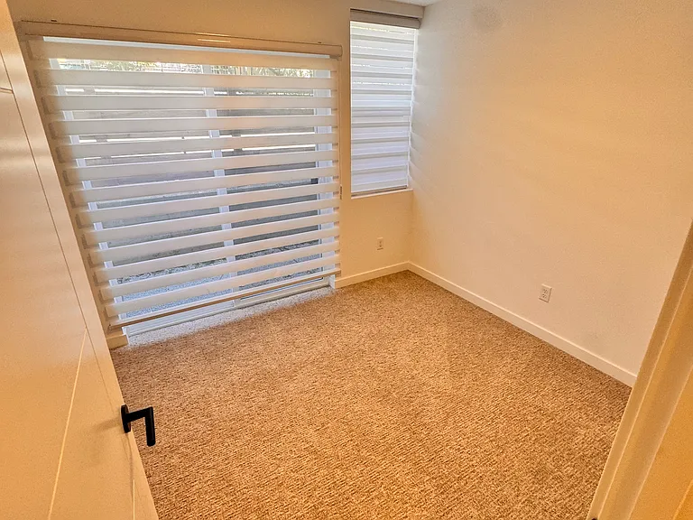 2344 Franklin Ave E — Photo 17