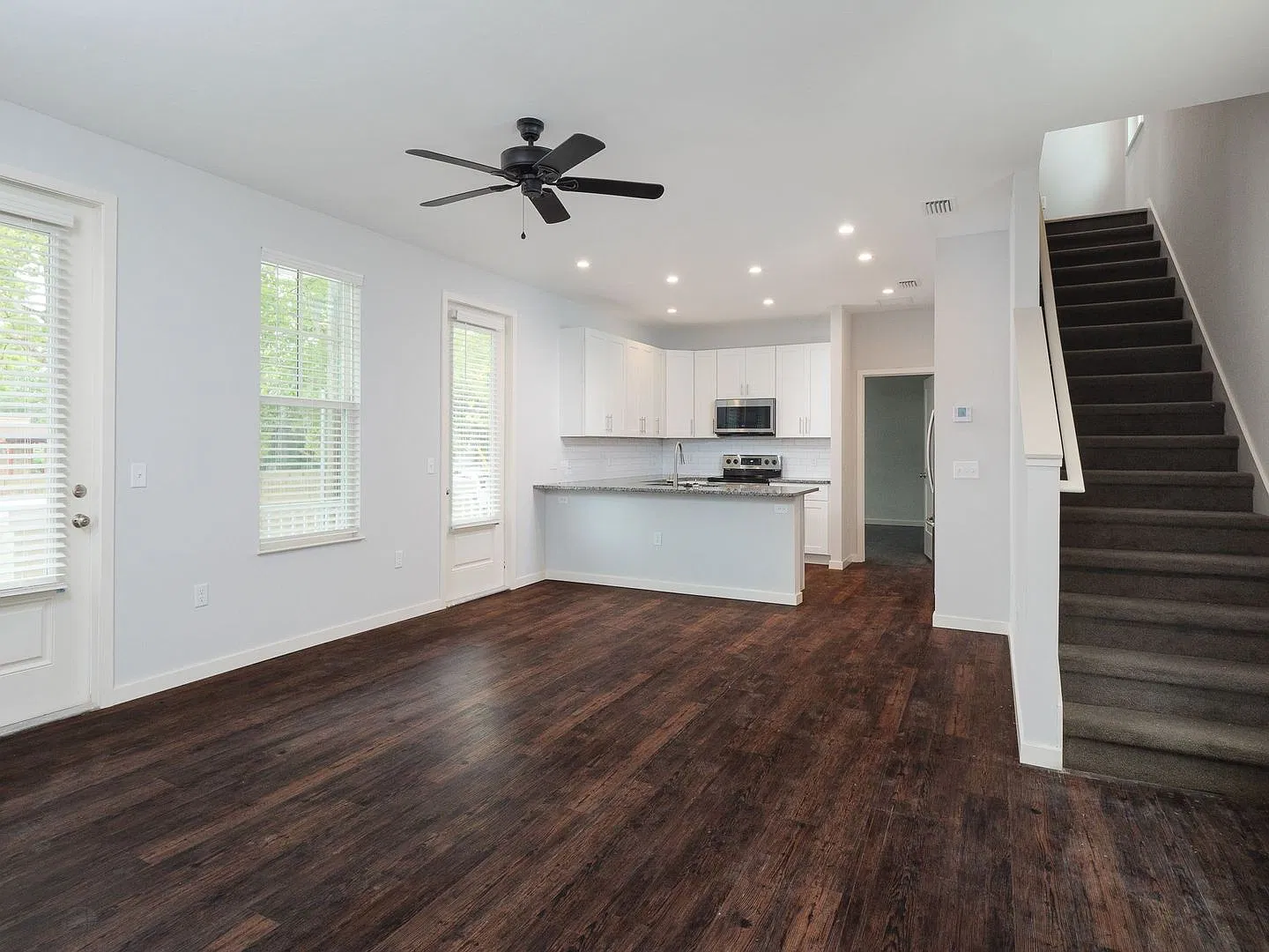 Thelma Lane - Luxury 5 Bedroom, 5 Bathroom House — Photo 3
