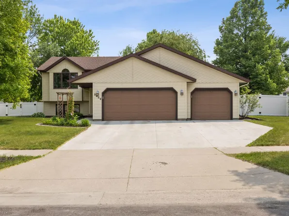 2622 33rd Ave S, Fargo, ND 58104