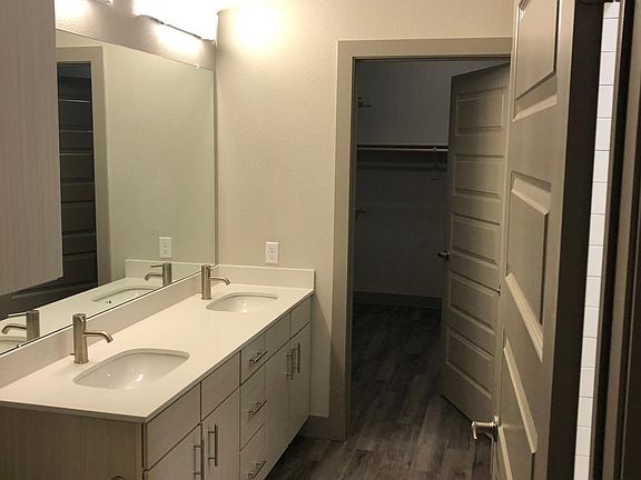 5th image of 1666 Race St #201