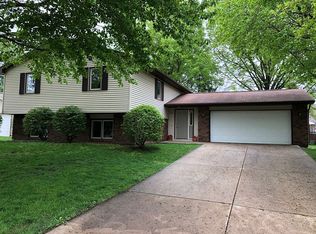 202 Collins Dr, Normal, IL 61761