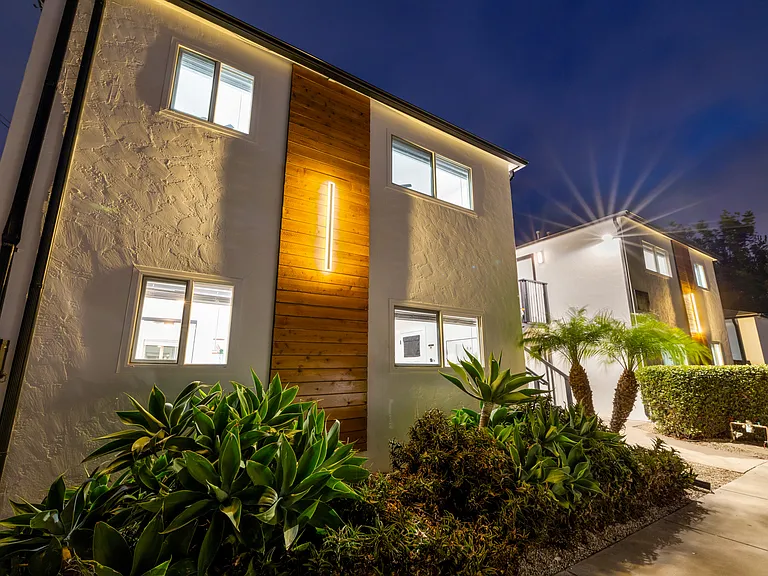 1221 Vega St — Photo 16