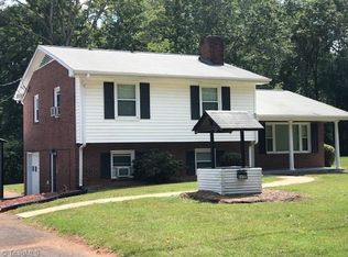 6690 Yadkinville Rd, Pfafftown, NC 27040