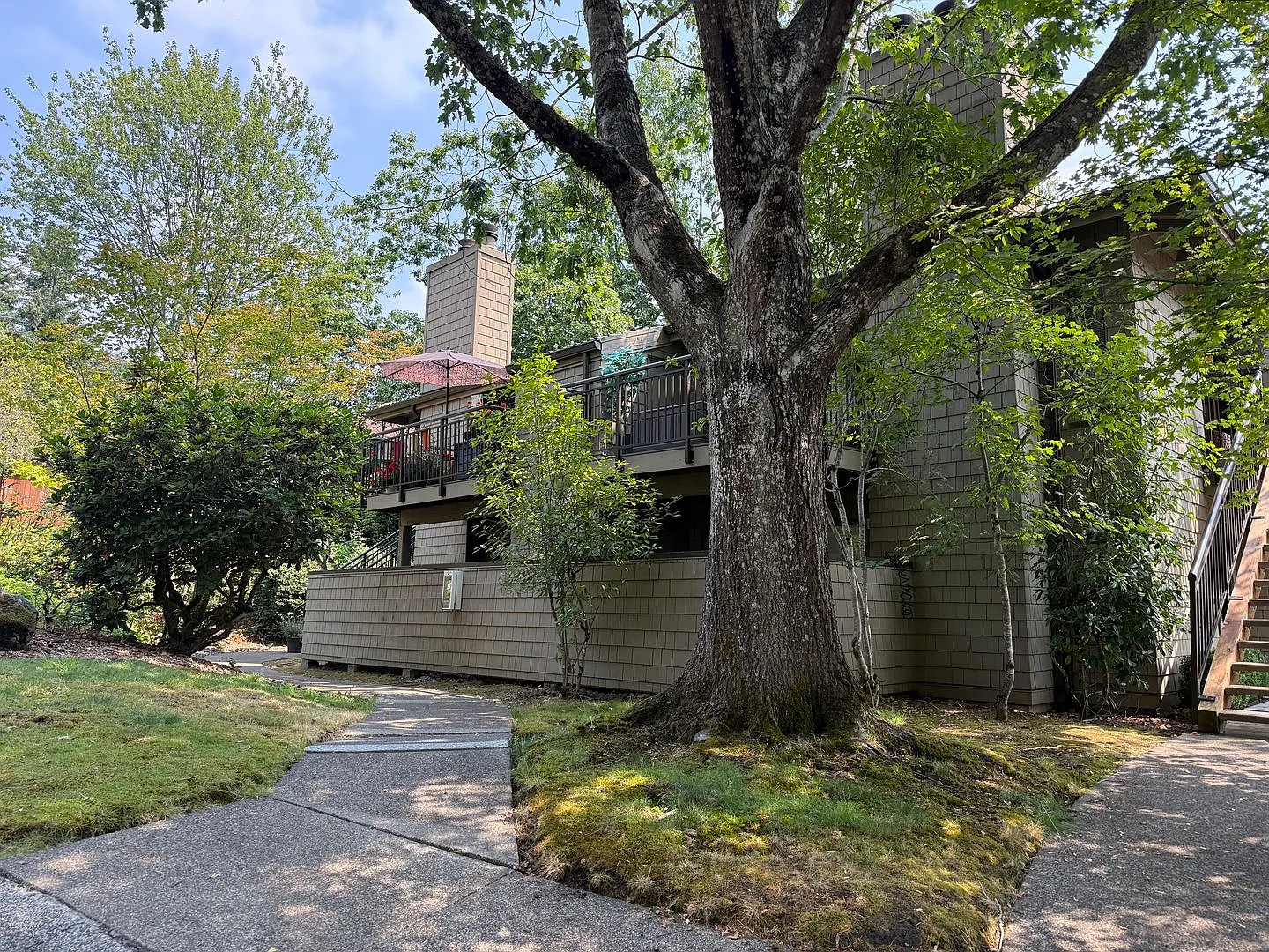 Remodeled Lake Oswego Condo | Quiet Neighborhood, Pool & A/C — Photo 1