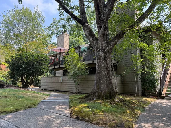 11 Crestfield Ct, Lake Oswego, OR 97035