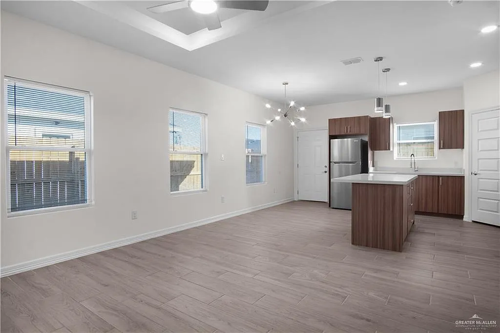 Photo 2 of 24 - 608 N Onyx Ave #2 - Edinburg, TX Building Photo - 608 N Onyx Ave #2