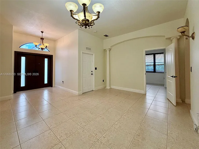 2802 SW 149th Pl — Photo 4
