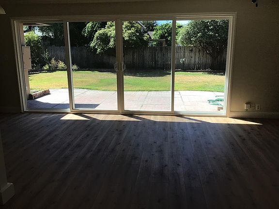2nd image of 320 E Robinhood Dr
