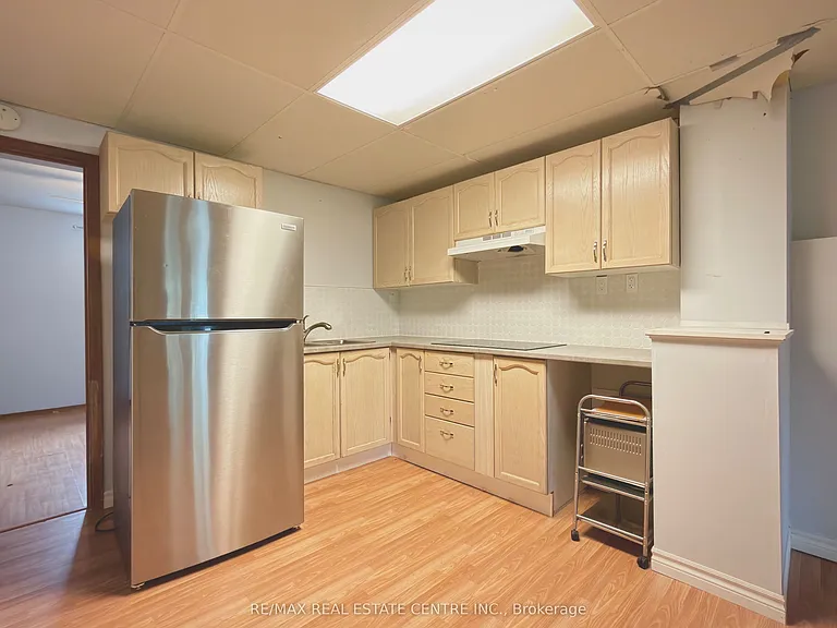 628 Main St E — Photo 10