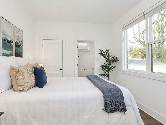 4th image of 208 Nelson Ave